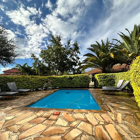 Kamaku Guesthouse Cc Otjiwarongo Exteriör bild