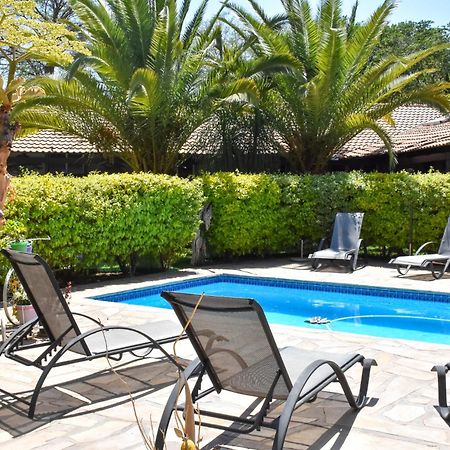 Kamaku Guesthouse Cc Otjiwarongo Exteriör bild