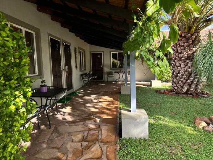 Kamaku Guesthouse Cc Otjiwarongo Exteriör bild