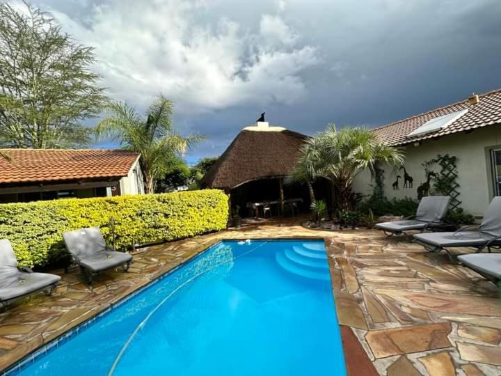 Kamaku Guesthouse Cc Otjiwarongo Exteriör bild