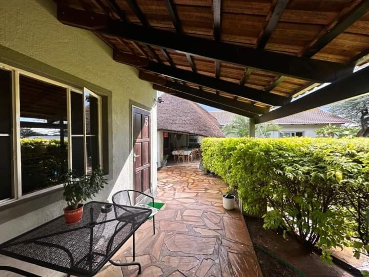 Kamaku Guesthouse Cc Otjiwarongo Exteriör bild