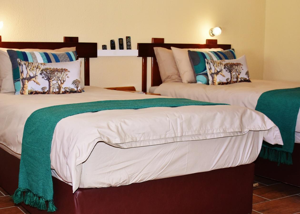 Kamaku Guesthouse Cc Otjiwarongo Exteriör bild
