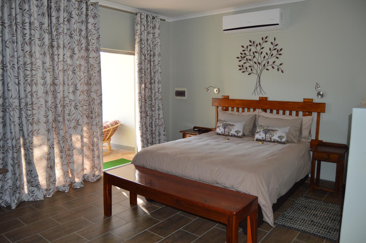 Kamaku Guesthouse Cc Otjiwarongo Exteriör bild