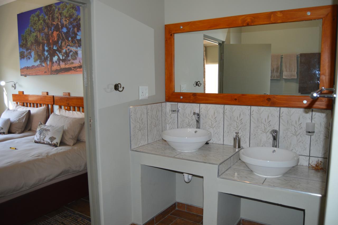 Kamaku Guesthouse Cc Otjiwarongo Exteriör bild