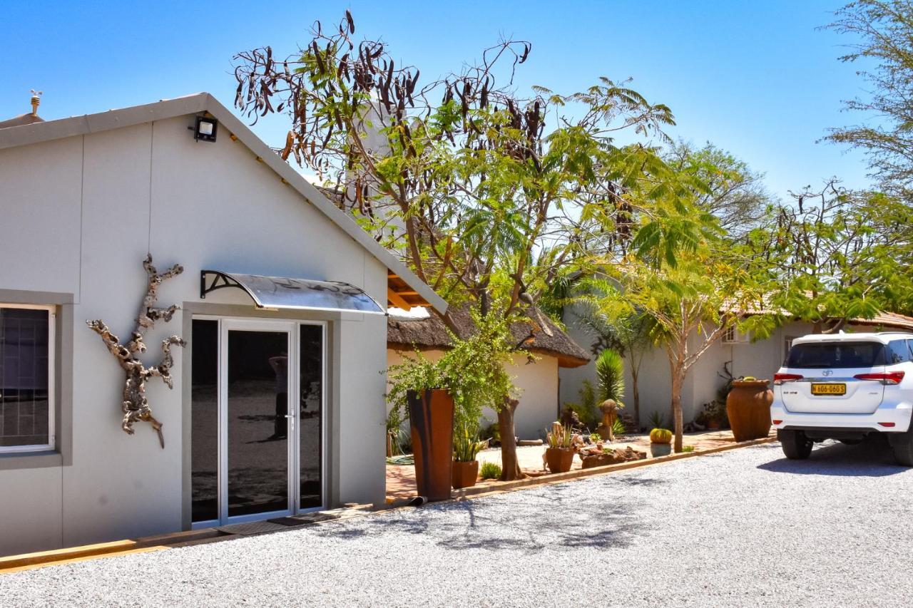 Kamaku Guesthouse Cc Otjiwarongo Exteriör bild
