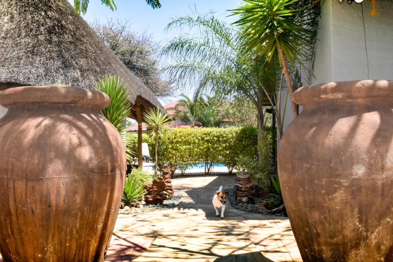 Kamaku Guesthouse Cc Otjiwarongo Exteriör bild