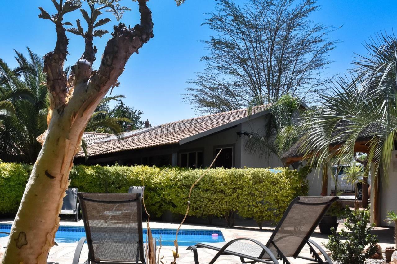 Kamaku Guesthouse Cc Otjiwarongo Exteriör bild