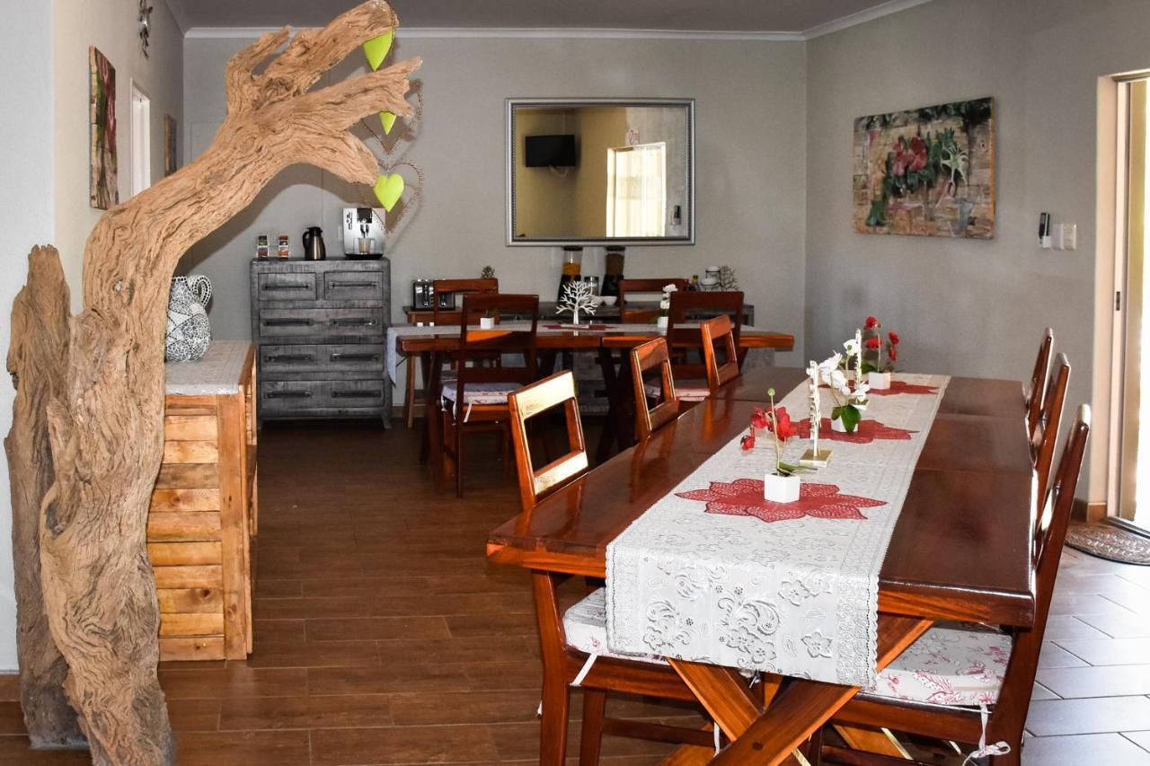 Kamaku Guesthouse Cc Otjiwarongo Exteriör bild