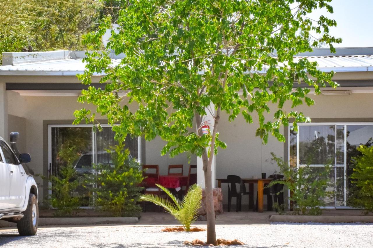 Kamaku Guesthouse Cc Otjiwarongo Exteriör bild
