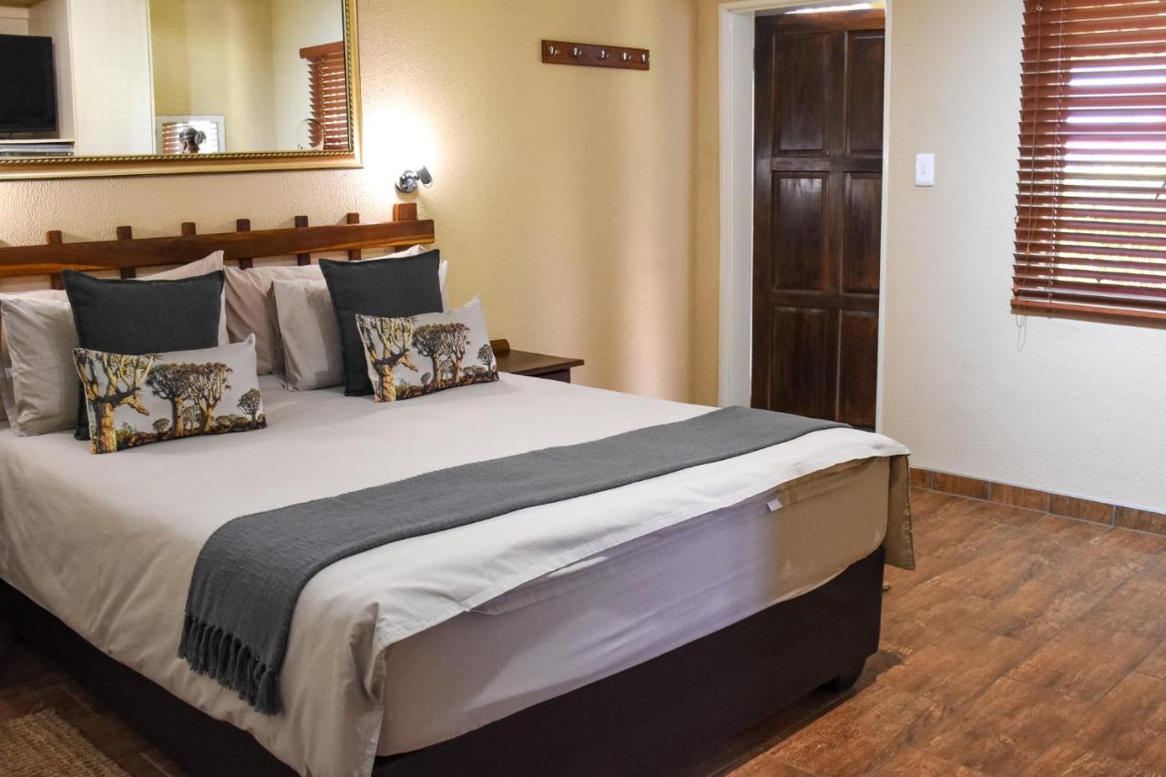 Kamaku Guesthouse Cc Otjiwarongo Exteriör bild